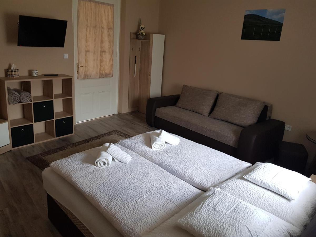 Dm Vendeghaz Villany Bagian luar foto