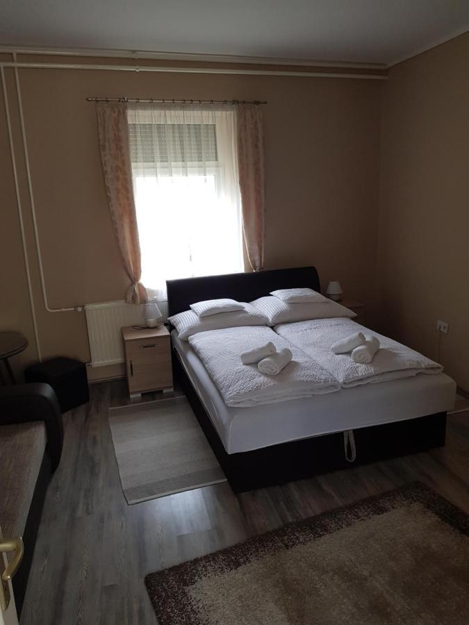 Dm Vendeghaz Villany Bagian luar foto