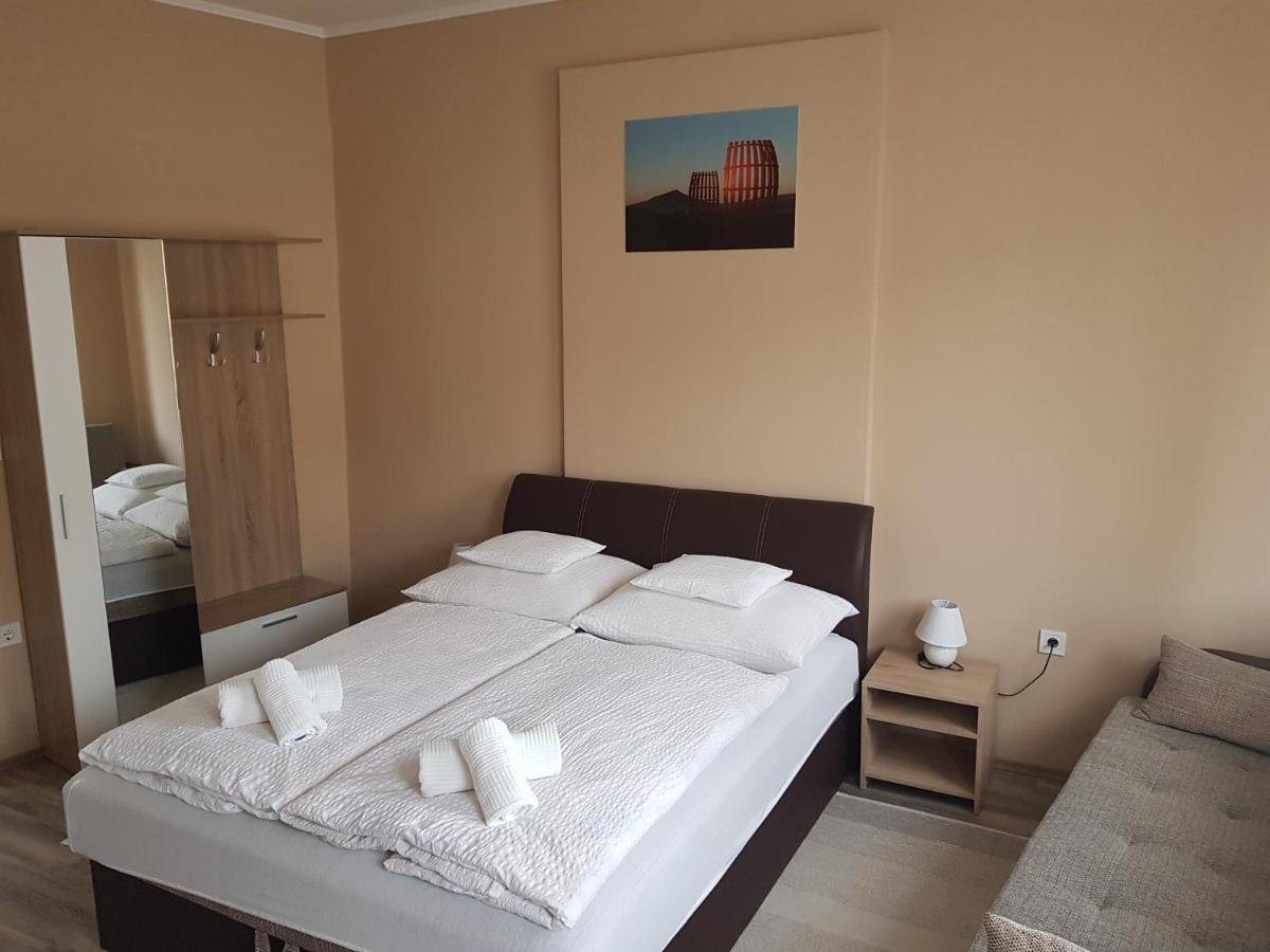 Dm Vendeghaz Villany Bagian luar foto