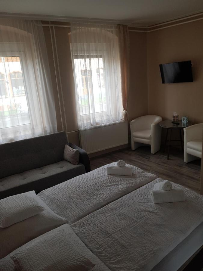 Dm Vendeghaz Villany Bagian luar foto