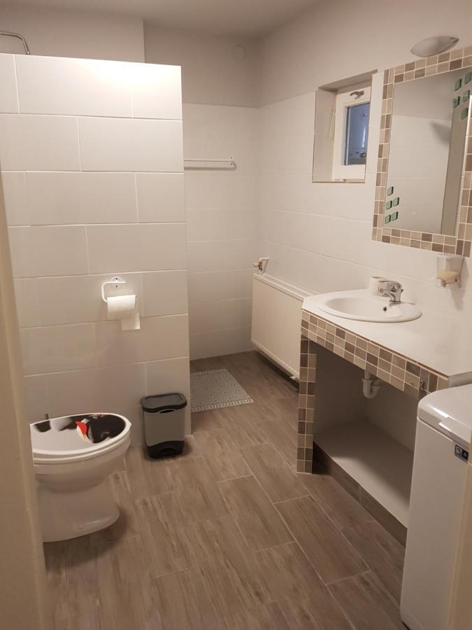 Dm Vendeghaz Villany Bagian luar foto