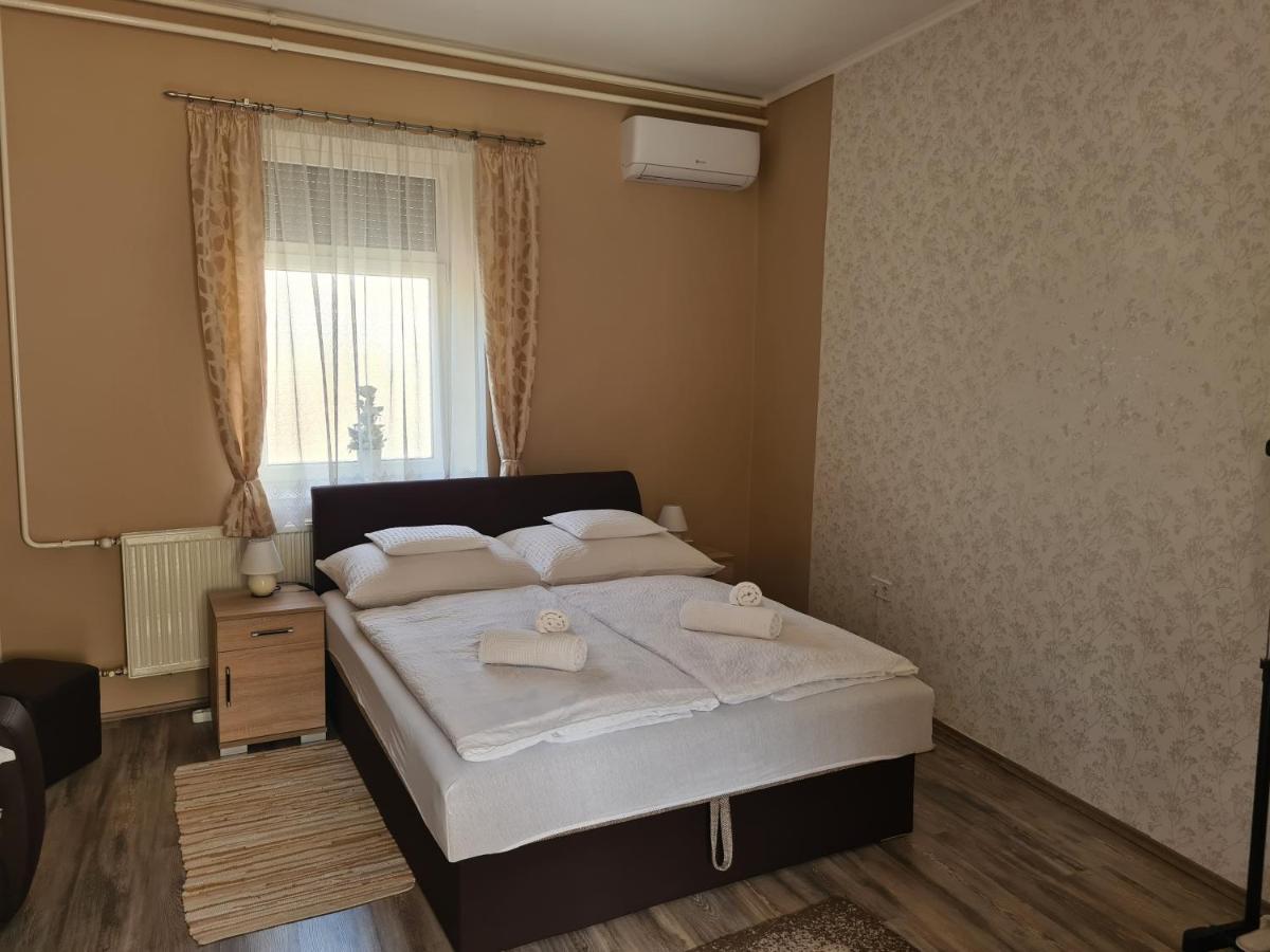 Dm Vendeghaz Villany Bagian luar foto